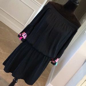 Lilly Pulitzer Polly off shoulder dress with embroidered accents and tassels!💕